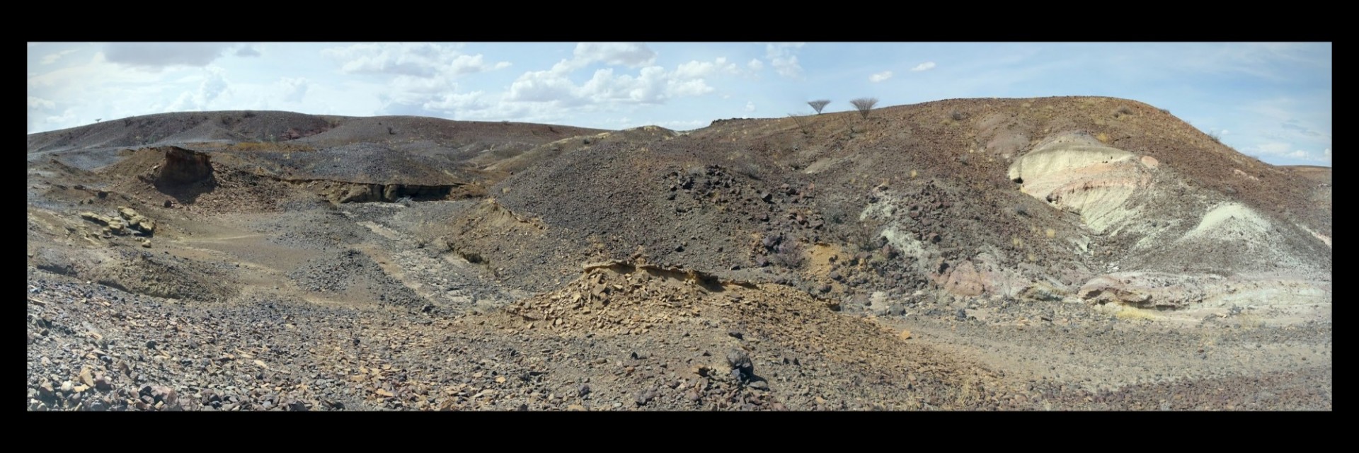 Sedimentary rocks with quaternary cover
